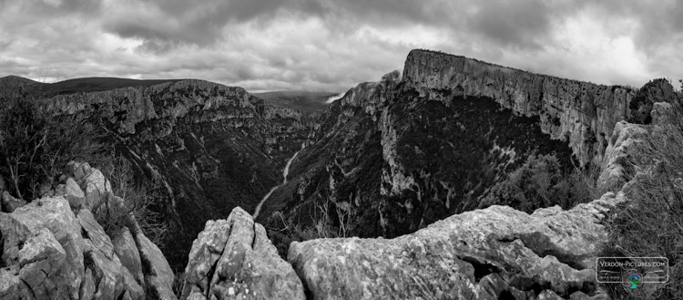 photo orage en vue panoramique au sommet de l'ecales,  Verdon